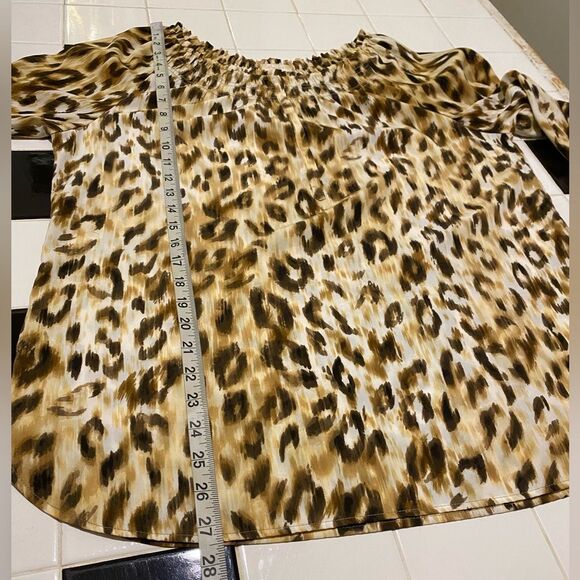 Chico’s SZ 8 Animal Print Smocked Details Neck & Wrist Tunic Business Casual - Picture 5 of 7